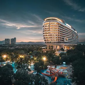 度假村 三亚海棠湾仁恒皇冠假日度假酒店（网红无边际泳池）